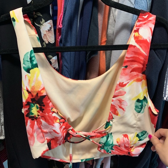 GUESS crop top - Picture 2 of 2